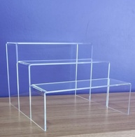 Conjunto de 3 Expositores Escada em Acrílico Transparente - Organize com Estilo Sapatos, Cosméticos e Doces - imagem 4