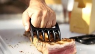 Escova Limpa Grelhas Prime Grill - Cerdas de Aço com Espátula para Limpeza Profunda - imagem 3