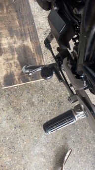 Protetor de Pedal Universal para Tênis e Calçados de Moto - Essencial para Motoboys! - imagem 3