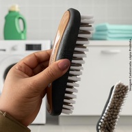 Escova de Limpeza Multiuso para Roupas e Estofados - Remove Pêlos e Fiapos com Cerdas de Nylon - imagem 5