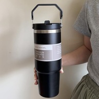 Garrafa Térmica com Canudo Dobrável 887ml - Aço Inox, Isolamento Duplo, Ideal para Viagem e Dia a Dia - imagem 2