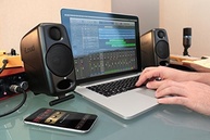 Monitores de Estúdio Portáteis IK Multimedia iLoud Micro: Som Profissional em Qualquer Lugar - imagem 3