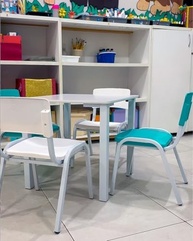 Conjunto Mesa e 2 Cadeiras Infantil Verde Água - Ideal para Brinquedotecas e Escolas - imagem 4