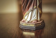 Imagem de São José em Resina 20cm - Decoração Religiosa Importada com Detalhes Exclusivos - imagem 5