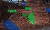 Kit 2 Vassouras de Piaçava 30cm com Base Reforçada - Ideal para Limpeza Pesada Doméstica e Profissional - imagem 3