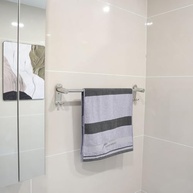 Toalheiro Duplo de Aço Inox com Ganchos LUMAI - Organize seu Banheiro com Estilo - imagem 3