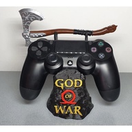 Suporte para Controle PS4 e PS5 God of War - Tema Épico com Machado Leviathan - Cor Preta - imagem 1