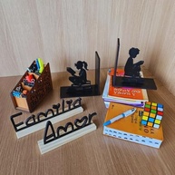 Suporte Aparador de Livros Decorativo Menina e Menino - Organizador Bibliocanto em Madeira Preta com Design Geek - imagem 5
