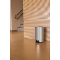 Lixeira com Pedal Tramontina Loop 5L em Aço Inox - Moderna e Prática para Cozinha - imagem 3