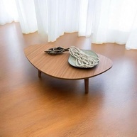 Mesa de Centro Orgânica com Pés Palito em Madeira 90x52cm - Design Natural e Moderno - imagem 3