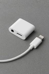 Adaptador Lightning para P2 e Carregamento: Ouça e Carregue Seu iPhone Simultaneamente! - imagem 3