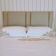 Cabeceira Estofada Antialérgica Adesiva Modular para Cama Queen 1,60m - imagem 1