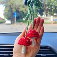 Pingente Cogumelo Vermelho: Charme Artesanal para seu Carro e Espelho Retrovisor - imagem 5
