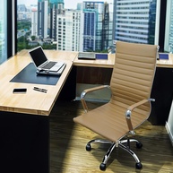Cadeira Presidente Boston Eames com Esteirinha em Bege - Conforto e Estilo para Seu Escritório - imagem 1