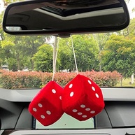 Par de Dados de Pelúcia Vermelhos 7,6cm: Toque Nostálgico e Divertido para o Interior do Seu Carro - imagem 3