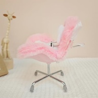 Assento de Carro Labubu Rosa: Cadeira Pelúcia Macia com Almofada e Suporte para Mesa - imagem 3