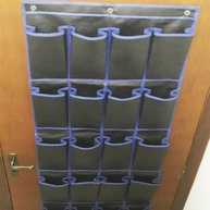 Sapateira 24 Nichos com 12 Pares - Organizador de Porta e Parede para Calçados até 42/43 em TNT Preto - imagem 4