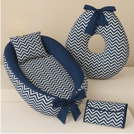 Kit Baby Premium Chevron Marinho: Almofada Amamentação + Ninho Redutor + Trocador Portátil - imagem 1