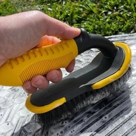 Escova Profissional para Limpeza de Tapetes e Carpetes com Cerdas Resistentes - imagem 3