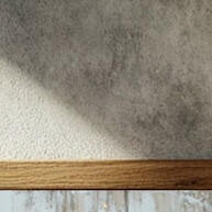 Quadro Mulher Flor Vermelha: Luxo na Sua Parede - imagem 1