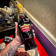 Licor Cassis Stock 720ml: Sabor Intenso e Refrescante - imagem 4