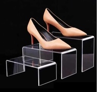 Conjunto de 3 Expositores Escada em Acrílico Transparente - Organize com Estilo Sapatos, Cosméticos e Doces - imagem 5