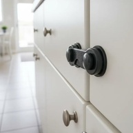 Kit 6 Travas de Segurança para Portas, Gavetas e Geladeiras - Fixação 3M Adesiva - imagem 5