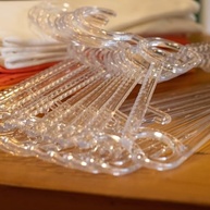 Cabides de Acrílico Transparente Antiderrapantes 50 Unidades - Solução Completa para Organizar Roupas com Estilo e Segurança - imagem 3