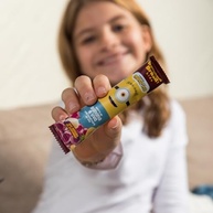 Banana Brasil Display Barra De Frutas Banana Kids Minions Sabor Uva C/ 20 Unid. De 22G (440G) - imagem 3
