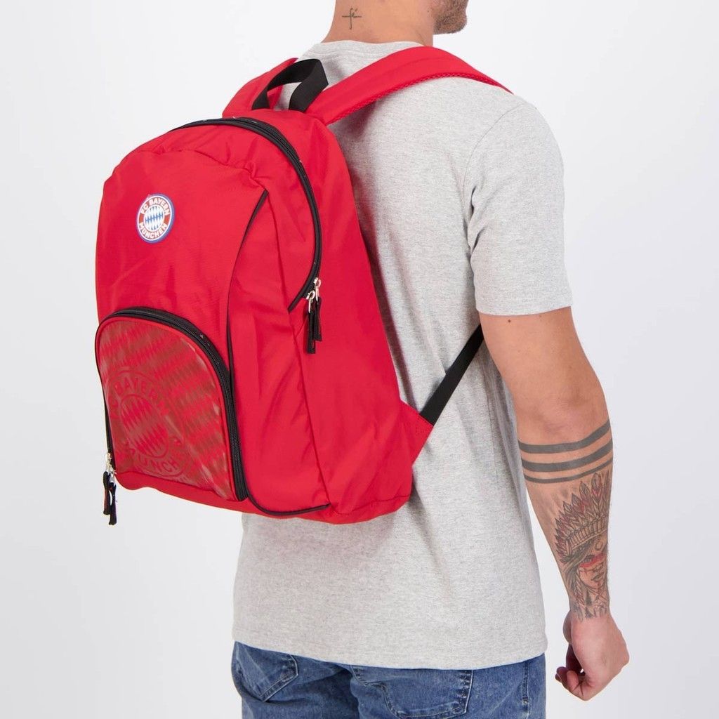 Mochila Bayern: A Clássica Vermelha para Torcedores