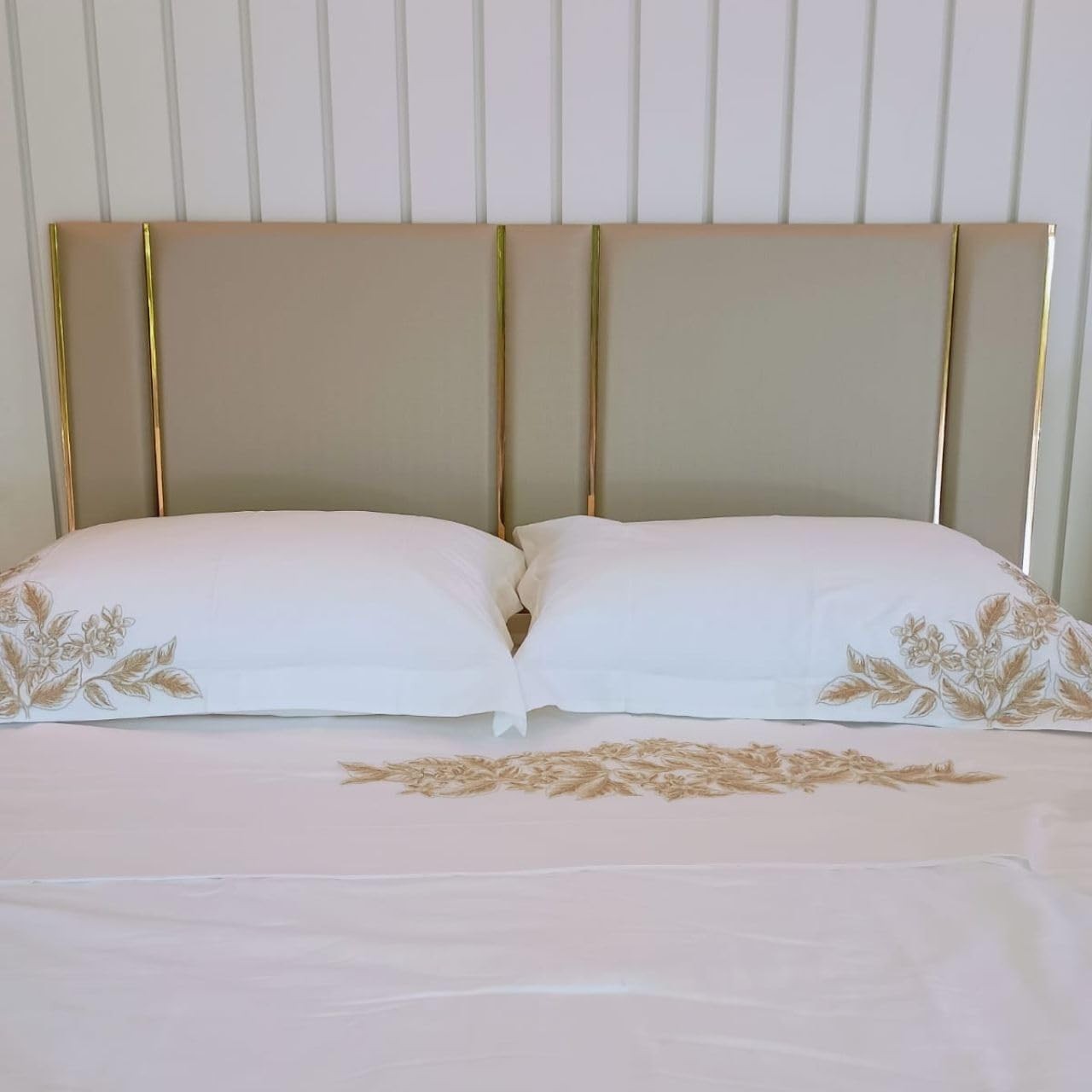 Cabeceira Estofada Antialérgica Adesiva Modular para Cama Queen 1,60m
