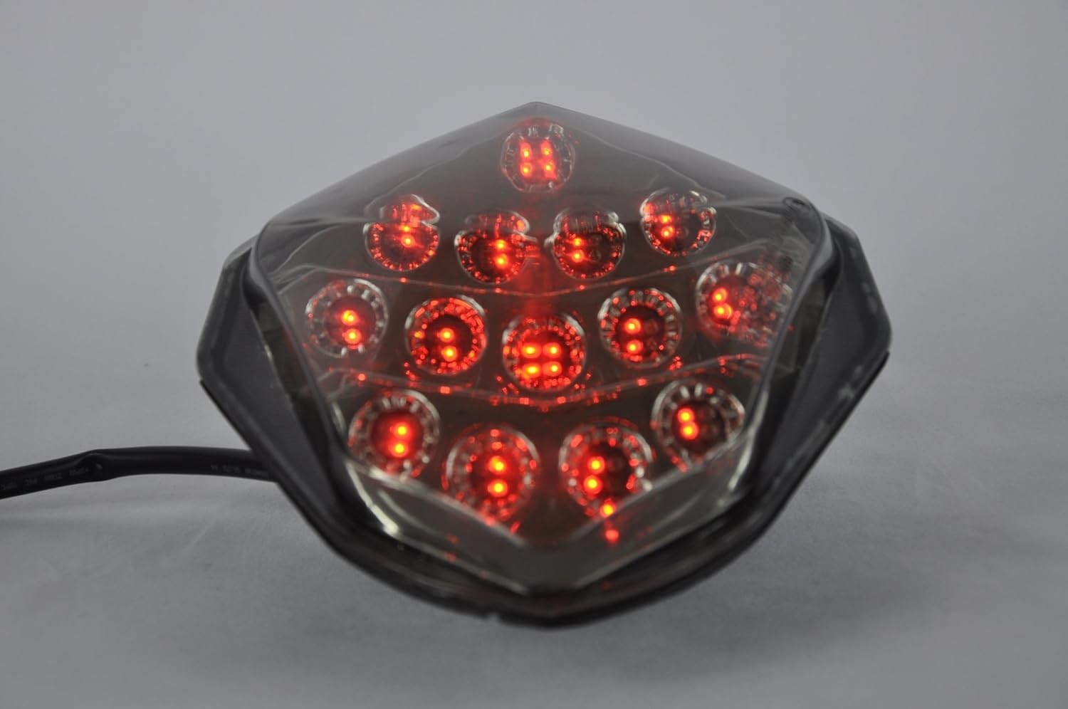 Luz Traseira LED com Seta Integrada para Suzuki GSXR1000 03-04: Iluminação e Estilo Inovadores
