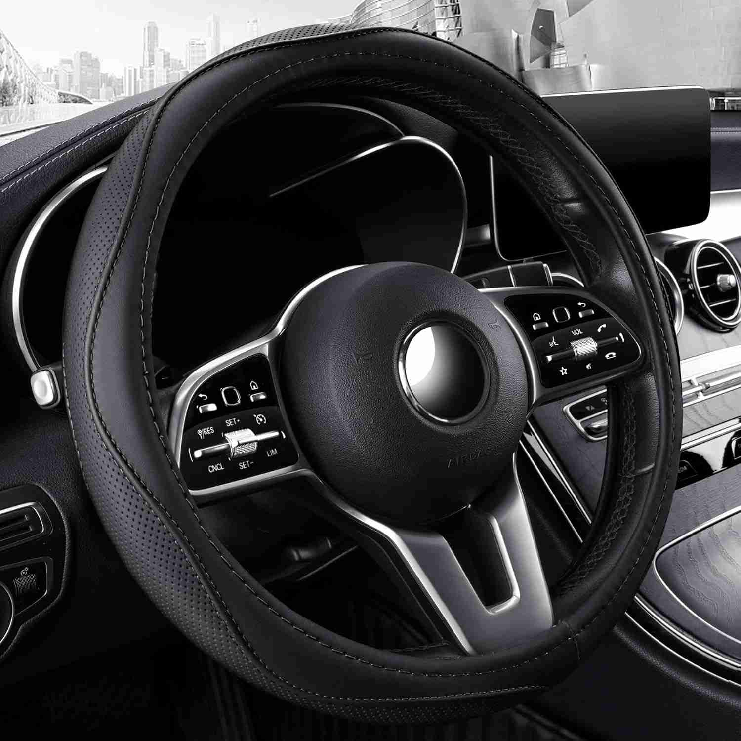 Capa de Volante Universal em Couro Sintético Preto - Conforto e Segurança para Seu Carro