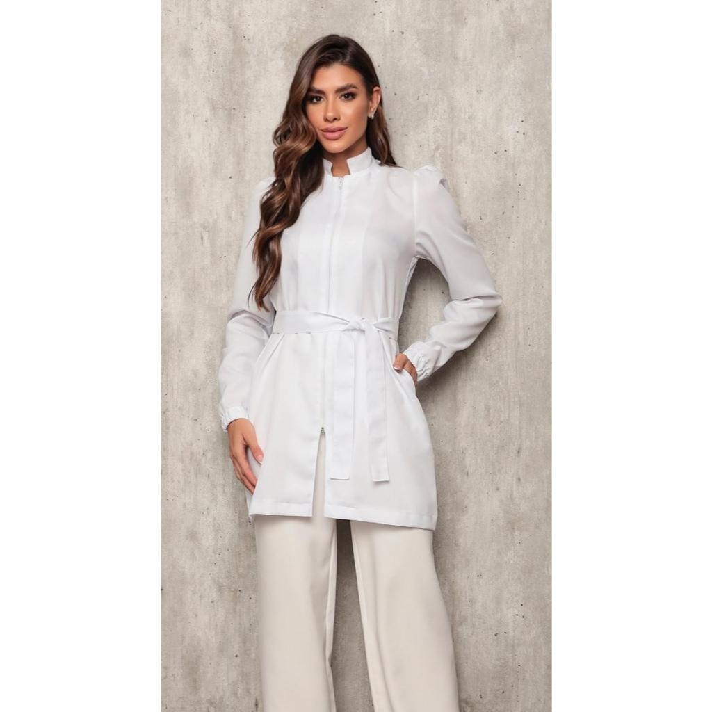 Jaleco Feminino Acinturado Marcela: Conforto e Estilo Profissional