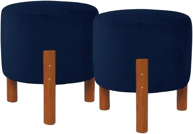 Kit com 2 Puffs Redondo Zeus em Suede Premium com Pés de Madeira Pinus Azul Marinho - Decore com Estilo e Conforto