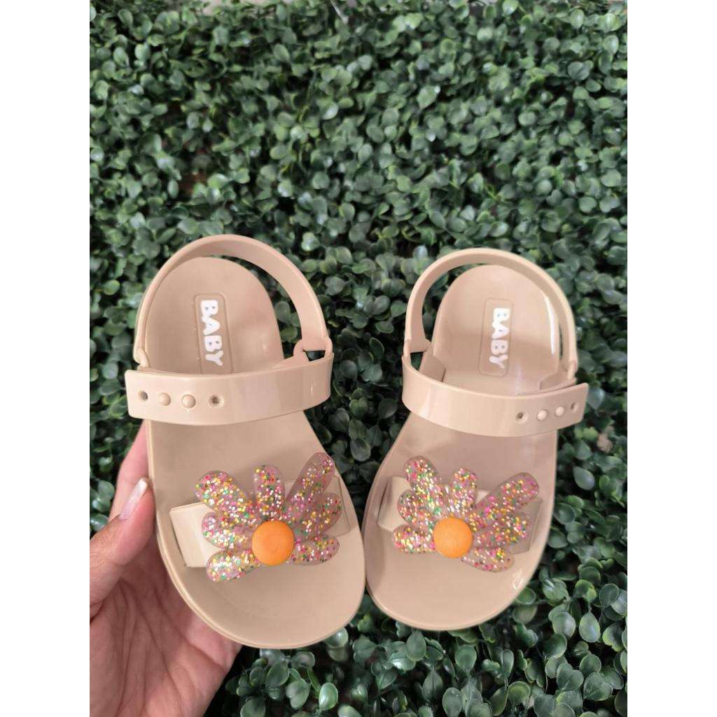 Sandália Margarida Bebê: Conforto e Estilo!