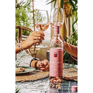 Casal Garcia Sweet Rose: Vinho Suave e Refrescante 750ml