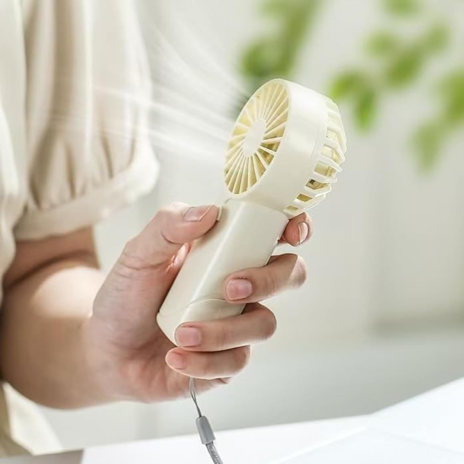 Mini Ventilador Portátil Ultra Silencioso com Cordão - Ideal para Viagens e Escritório